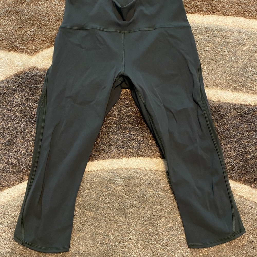 Green lululemon Capri leggings
